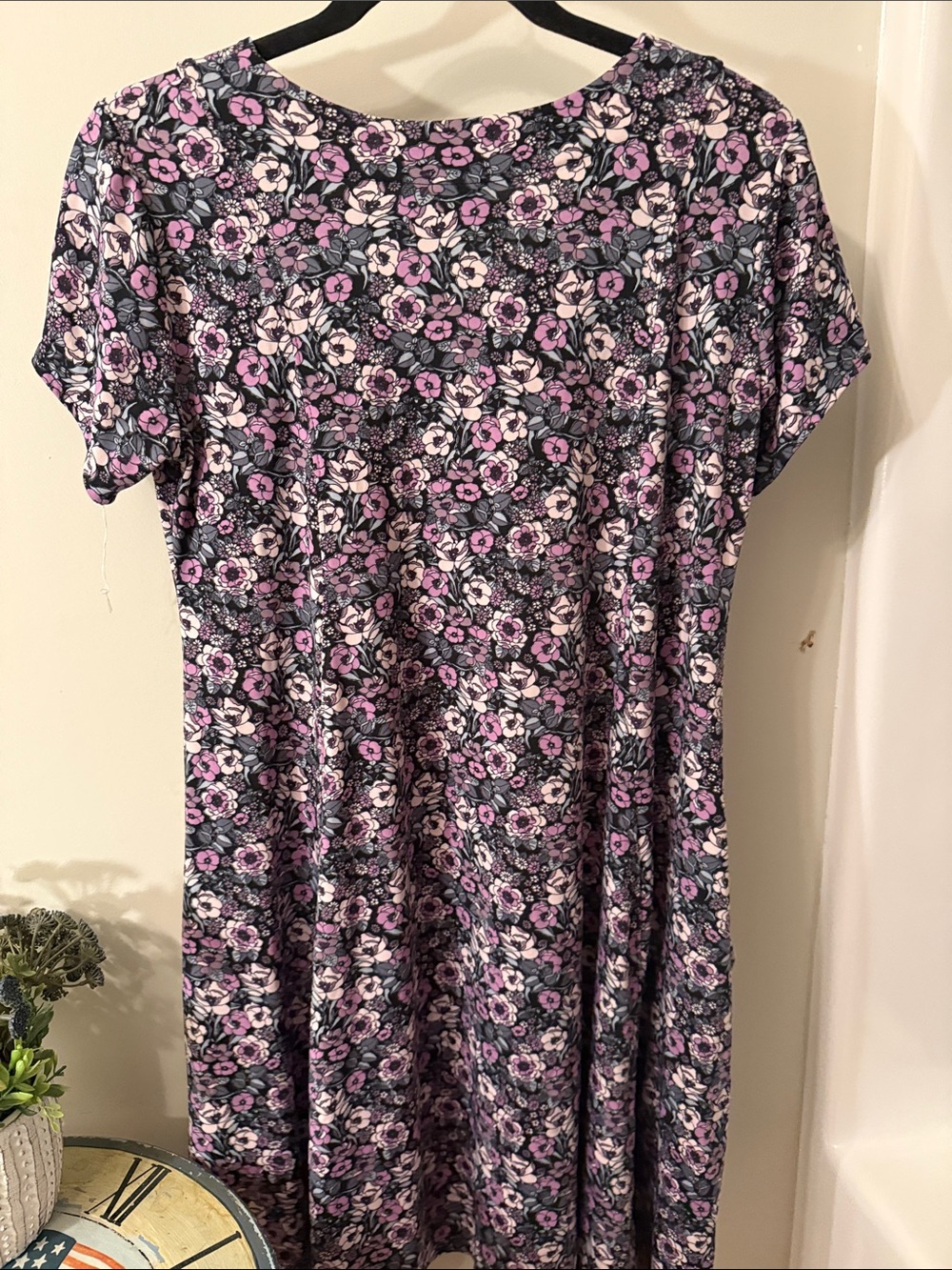 Floral V-Neck Short Sleeve Dress — Pink, Lavender & Black with side Pockets S - Picture 6 of 10